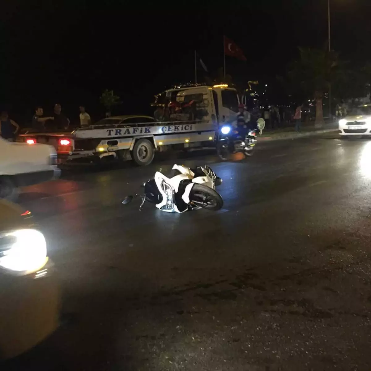 Alanya'da Motosiklet Yayaya Çarptı: 3 Yaralı