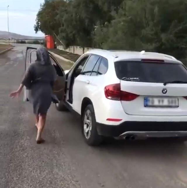 Araçtan İnerek Dans Eden Hülya Avşar'ın Eğlencesi Aracın Hızlanmasıyla Son Buldu