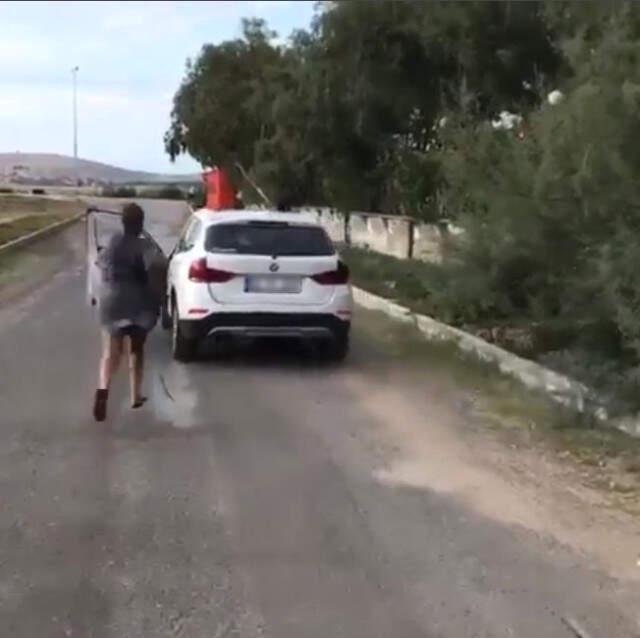 Araçtan İnerek Dans Eden Hülya Avşar'ın Eğlencesi Aracın Hızlanmasıyla Son Buldu