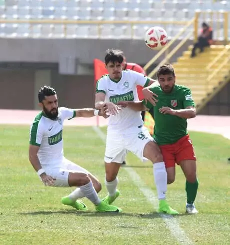 Karşıyaka'da Herkes Gitti Mustafa Kaldı