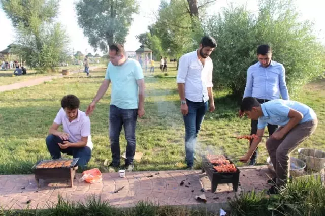 Ağrı'da Gençler Ödül Töreni ve Piknikte Bir Araya Geldi Ağrı'da Gençler Ödül Töreni ve Piknikte Bir Araya Geldi