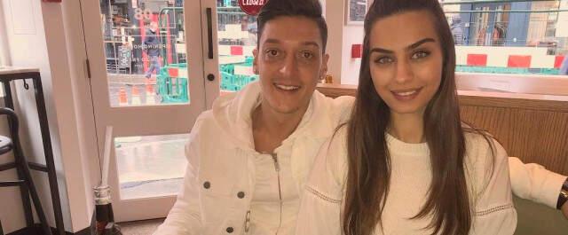Alman Basını: Amine Gülşe, Mesut Özil'in Erdoğan'la Zorla Fotoğraf Çektirmesini İstedi