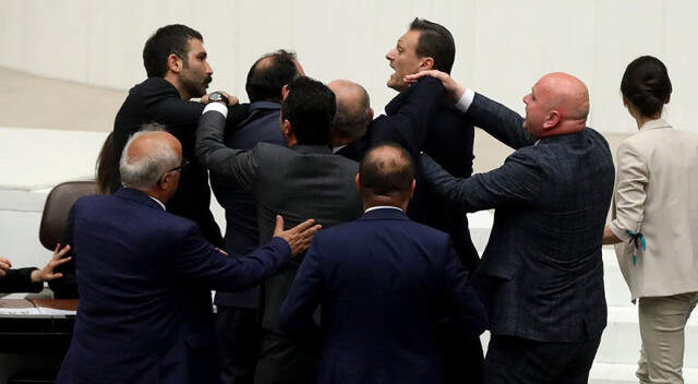 Son Dakika! AK Parti'den HDP'li Ahmet Şık'a 100 Bin Liralık Dava