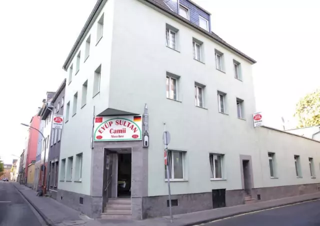 Almanya'nın Köln Kentinde Camiye İkinci Saldırı