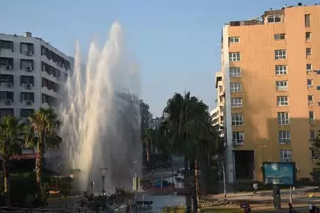 Patlayan Su Borusundan FıÅkıran Su 30 Metre Yükseldi
