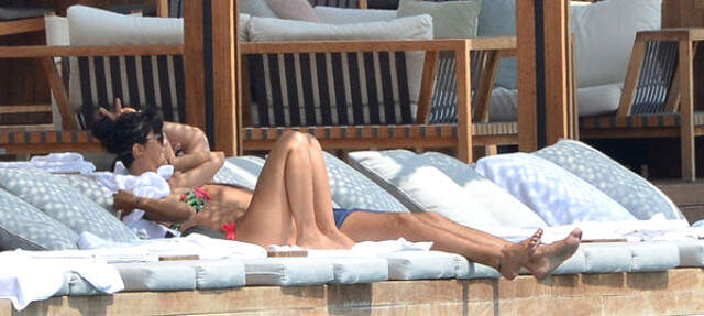 Tuba Büyüküstün'ün Sevgilisiyle Samimi Fotoğraflarını Gören Ailesi Sitem Etti
