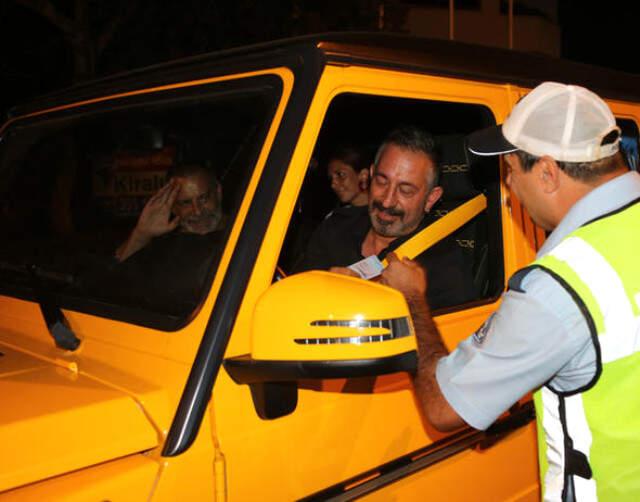 Alkolmetreyi Üflemeyi Başaramayan Cem, Gazetecileri Ters Köşe Yaptı