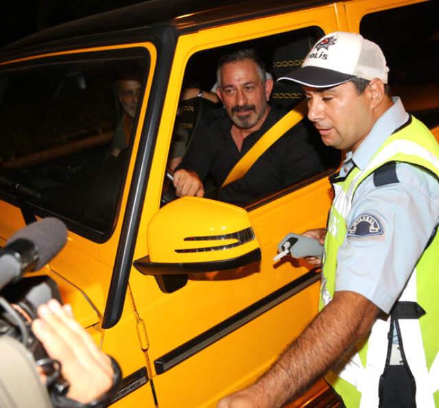 Alkolmetreyi Üflemeyi Başaramayan Cem, Gazetecileri Ters Köşe Yaptı