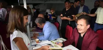 Hulusi Şentürk: Başkan Yazıcı, Şile Belediyesi 2. Kitap Festivali'nde Eserlerini İmzaladı Hulusi Şentürk: Başkan Yazıcı, Şile Belediyesi 2. Kitap Festivali'nde Eserlerini İmzaladı
