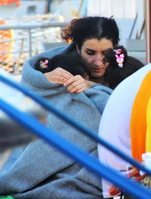 Ege Denizi'nde Batan Bottaki Göçmenleri Tur Teknesi Kurtardı