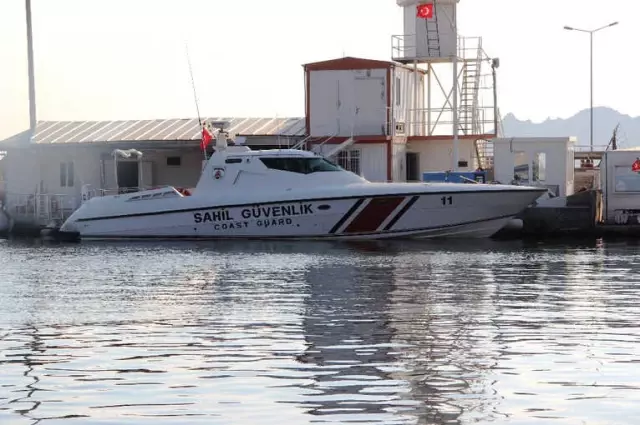 Ege Denizi'nde Can Pazarı: Kaçakları Tur Teknesi Kurtardı