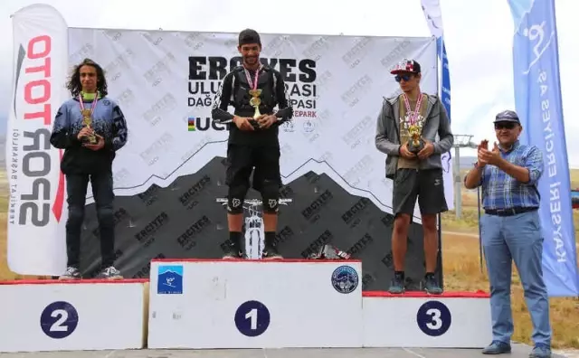 Erciyes'te Uluslararası Downhill Bisikleti Kupası Düzenlendi