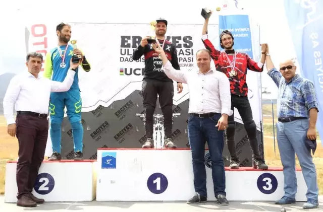 Erciyes'te Uluslararası Downhill Bisikleti Kupası Düzenlendi
