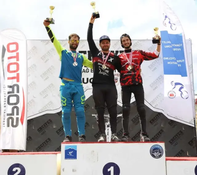 Erciyes'te Uluslararası Downhill Bisikleti Kupası Düzenlendi