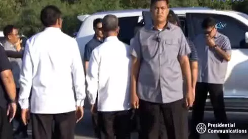 Filipinler Devlet Başkanı, Mafyaya Mesaj Vermek İçin 68 Lüks Otomobili Parçalattı Filipinler Devlet Başkanı, Mafyaya Mesaj Vermek İçin 68 Lüks Otomobili Parçalattı