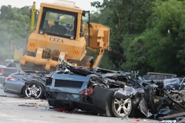 Filipinler Kaçak 68 Otomobili Parçaladı Filipinler Kaçak 68 Otomobili Parçaladı
