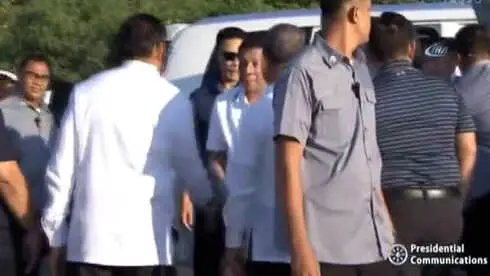 Filipinler Devlet Başkanı, Mafyaya Mesaj Vermek İçin 68 Lüks Otomobili Parçalattı Filipinler Devlet Başkanı, Mafyaya Mesaj Vermek İçin 68 Lüks Otomobili Parçalattı