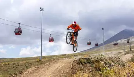 Uluslararası Downhill Bisikleti Kupası Erciyes'te Düzenlendi