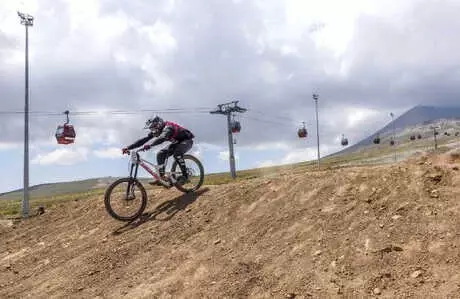 Uluslararası Downhill Bisikleti Kupası Erciyes'te Düzenlendi