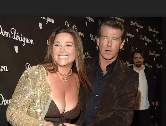 007 James Bond'un Yıldızı Pierce Brosnan, Eşiyle Evlilik Yıl Dönümlerini Bisiklet Sürerek Kutladı 007 James Bond'un Yıldızı Pierce Brosnan, Eşiyle Evlilik Yıl Dönümlerini Bisiklet Sürerek Kutladı