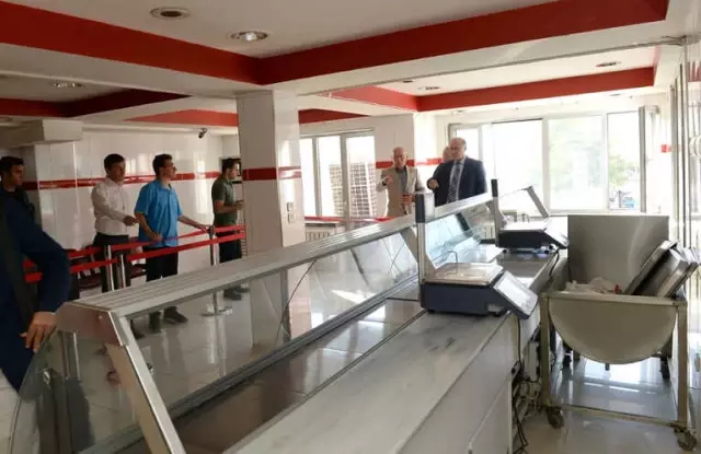Vali Azizoğlu, Et ve Süt Kurumu Mağazalarını Gezdi Vali Azizoğlu, Et ve Süt Kurumu Mağazalarını Gezdi