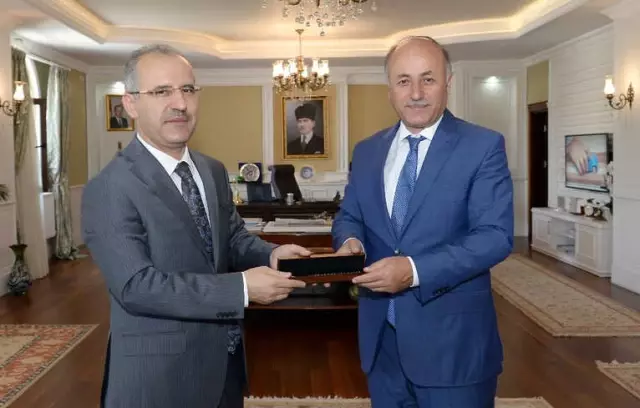 Başsavcı İnal'dan Vali Azizoğlu'na Veda Ziyareti Başsavcı İnal'dan Vali Azizoğlu'na Veda Ziyareti