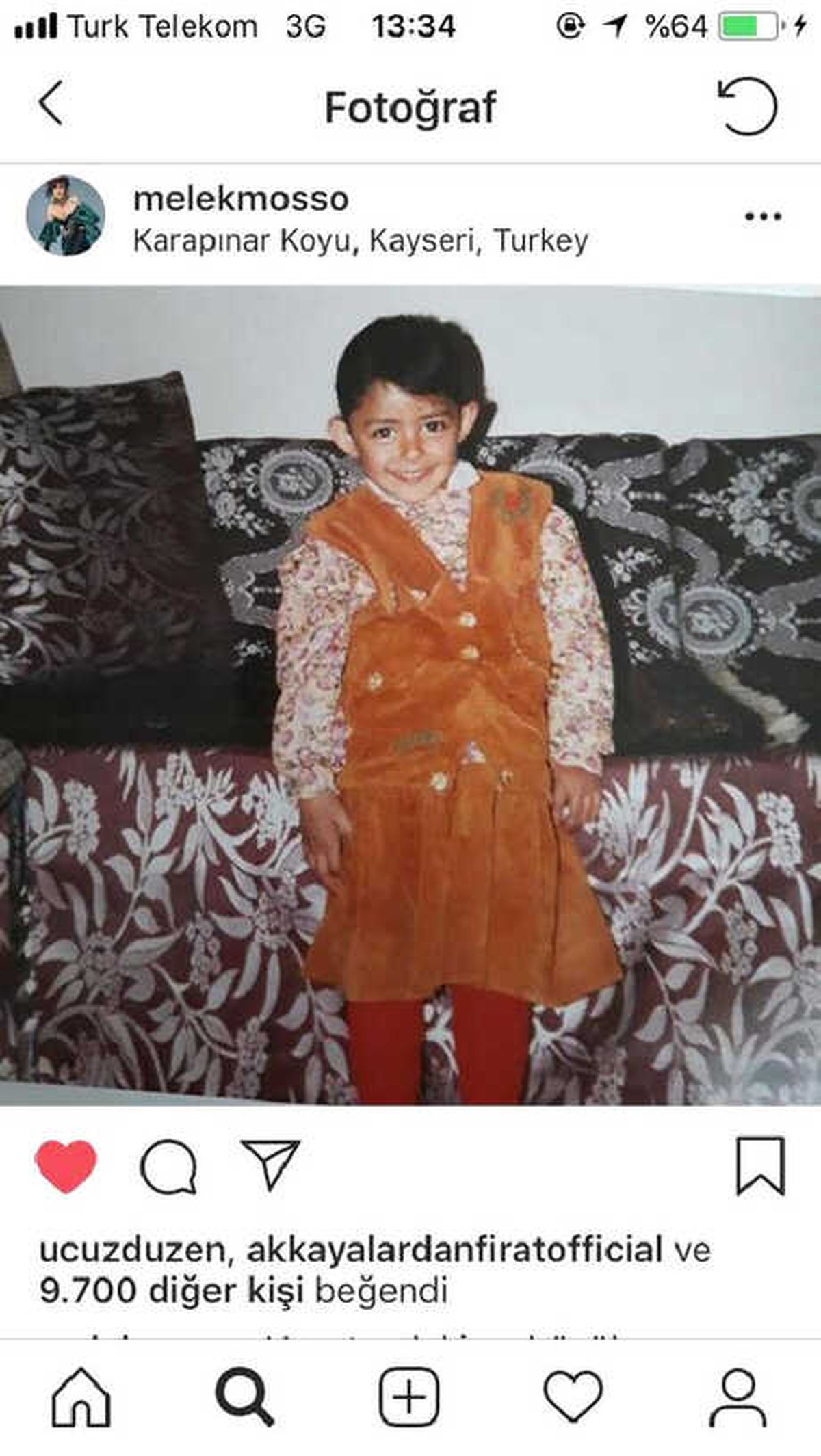 Melek Mosso, Çocukluk Fotoğrafını Paylaştı