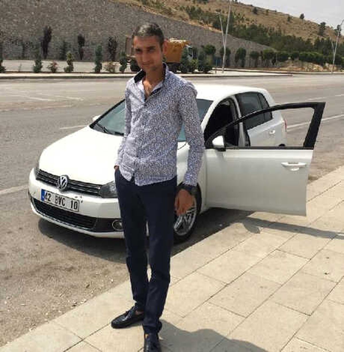 Refüje Çarpan Otomobilin Sürücüsü Öldü