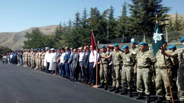 Şehit Anne ve Bebeğine Hakkari'de Askeri Tören Düzenlendi