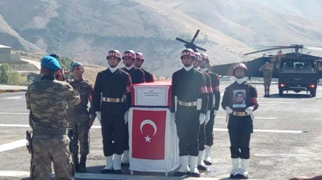 Şehit Anne ve Bebeğine Hakkari'de Askeri Tören Düzenlendi