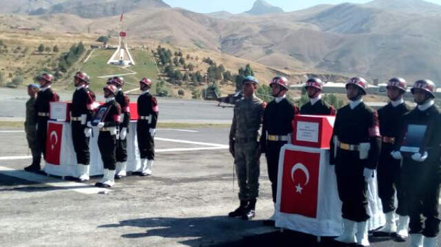 Şehit Anne ve Bebeğine Hakkari'de Askeri Tören Düzenlendi