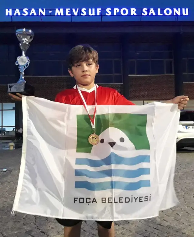 Troia'dan Madalyayla Döndüler