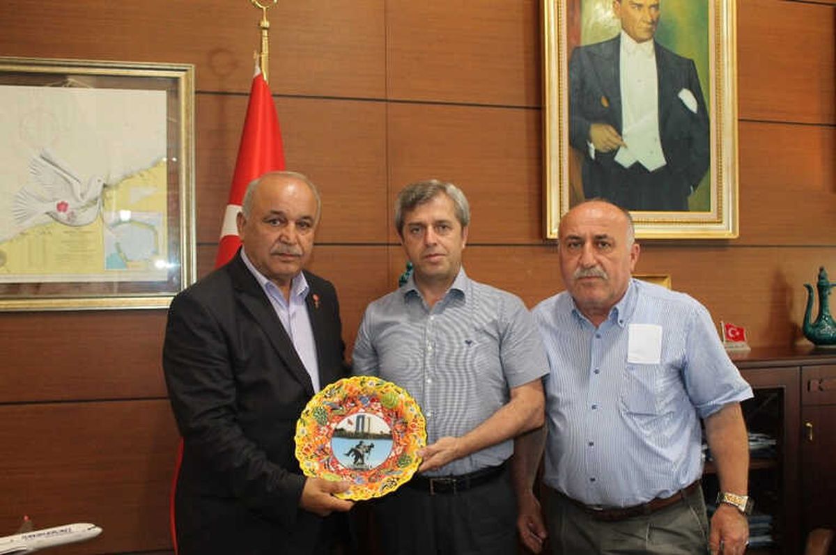 Vali Çınar'a Çanakkale'den Gelen Hediyeleri Verdiler