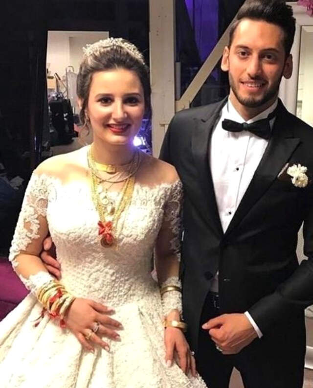 Adı Bir Güzelle Anılan Hakan Çalhanoğlu Eşinden Boşanacağını Duyurdu: Affedilmesi Mümkün Olmayan Şeyler Var