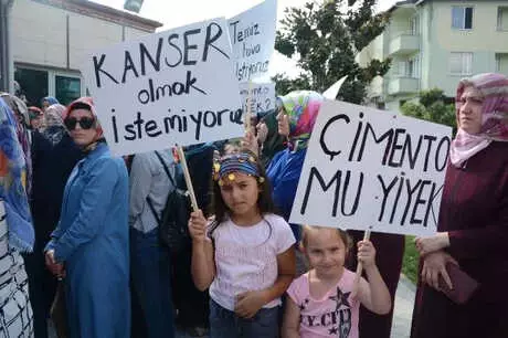 Bilecik'te Çimento Fabrikasına Karpuzlu Tepki Bilecik'te Çimento Fabrikasına Karpuzlu Tepki