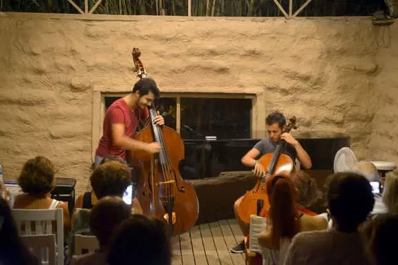 Gümüşlük'te Festival Genç Müzisyenlerle Başladı Gümüşlük'te Festival Genç Müzisyenlerle Başladı