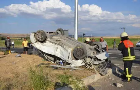 Kayseri'de İki Otomobil Çarpıştı: 4 Yaralı