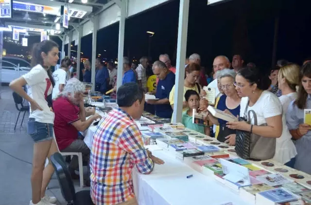 Altınkum Yazarlar Festivali Yoğun İlgi Görüyor Altınkum Yazarlar Festivali Yoğun İlgi Görüyor