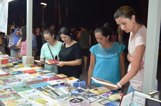 Altınkum Yazarlar Festivali Yoğun İlgi Görüyor Altınkum Yazarlar Festivali Yoğun İlgi Görüyor
