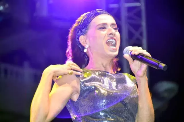 İzmir'de Yıldız Tilbe İzdihamı
