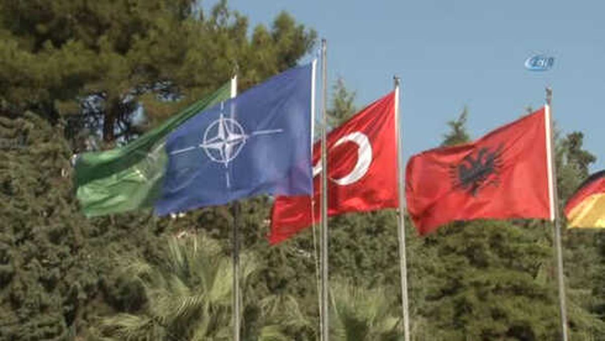 NATO Komutanı Thompson: 'Nato Bölgedeki Tehditlere Cevap Verecektir'