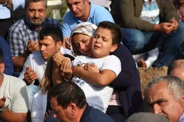Ziraat Bankası Oltu Şube Müdürü Özdoğan, Trafik Kazasında Hayatını Kaybetti. Ziraat Bankası Oltu Şube Müdürü Özdoğan, Trafik Kazasında Hayatını Kaybetti.