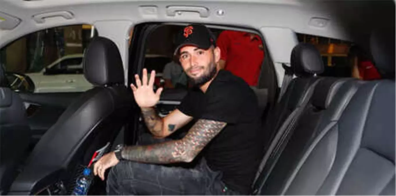 Barcelona'da Aleix Vidal Ayrılıyor