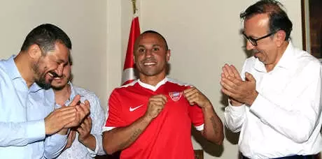 Tita, Nevşehir Belediyespor'da! İmzaladı...