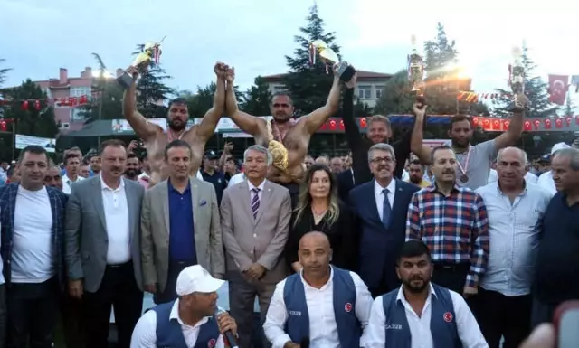 Isparta 4. Geleneksel Yağlı Pehlivan Güreşleri'nde Başpehlivan Mehmet Yeşilyeşil Oldu Isparta 4. Geleneksel Yağlı Pehlivan Güreşleri'nde Başpehlivan Mehmet Yeşilyeşil Oldu