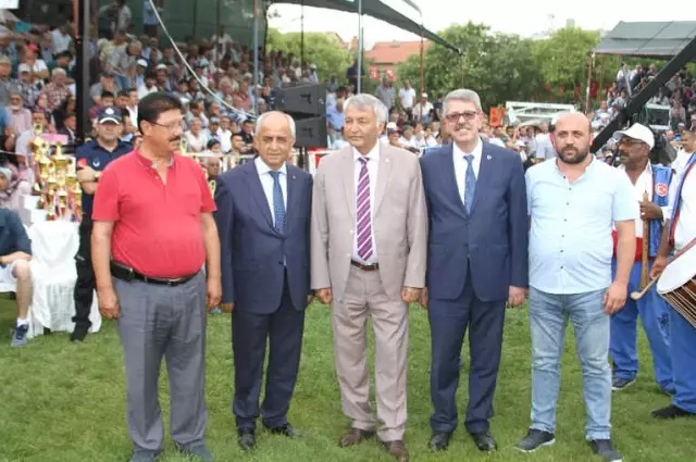 Isparta 4. Geleneksel Yağlı Pehlivan Güreşleri'nde Başpehlivan Mehmet Yeşilyeşil Oldu Isparta 4. Geleneksel Yağlı Pehlivan Güreşleri'nde Başpehlivan Mehmet Yeşilyeşil Oldu