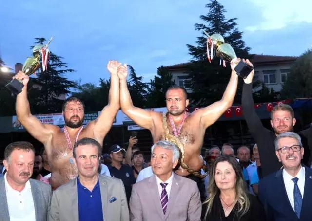 Isparta'da Başpehlivan Mehmet Yemyeşil Isparta'da Başpehlivan Mehmet Yemyeşil