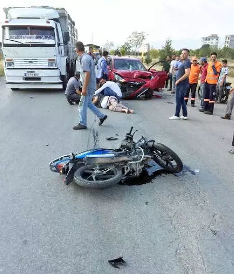 Motosiklet Sürücüsünün Öldüğü Kaza Kamerada Motosiklet Sürücüsünün Öldüğü Kaza Kamerada