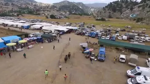 2. Karagöl Yayla Şenliklerindeki Boğa Güreşlerine Yoğun İlgi 2. Karagöl Yayla Şenliklerindeki Boğa Güreşlerine Yoğun İlgi
