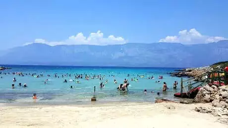 Bu Plaja Terlikle Girmek Yasak
